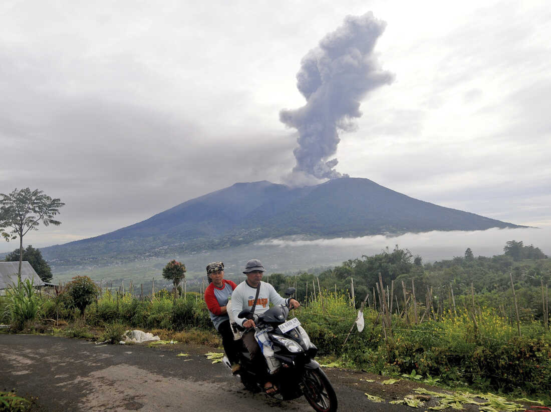 Volcano+in+Indonesia